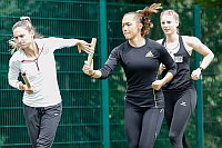 v.li.: Staffeltraining mit Jennifer Montag, Gina Lckenkemper und Lisa Nippgen (im Precamp verletzt)