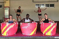 Eisbad im Precamp, hi.li.: Gina Lckenkemper, Jessica-Bianca Wessolly, vo.li.: Jennifer Montag, Lisa Marie Kwayie, Alexandra Burghart