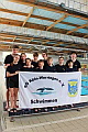 Teamfoto im Schwimmbad 