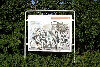 Hinweisschild am Worringer Hafen (Graffiti beschmiert)