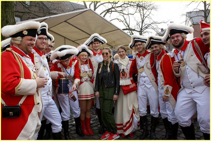 Weiberfastnacht_19_41