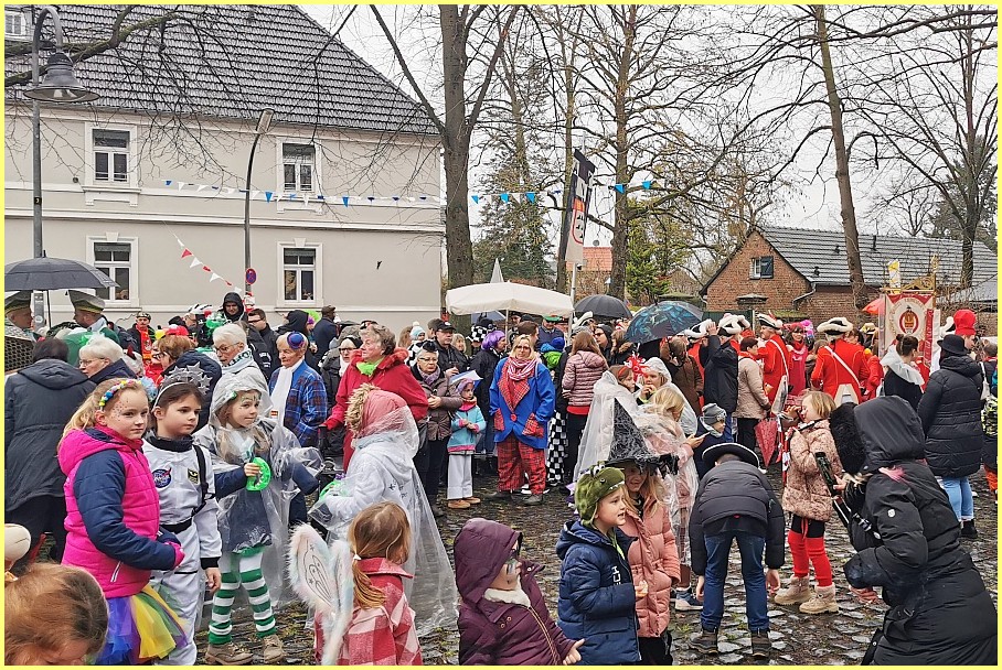 Weiberfastnacht_24_05