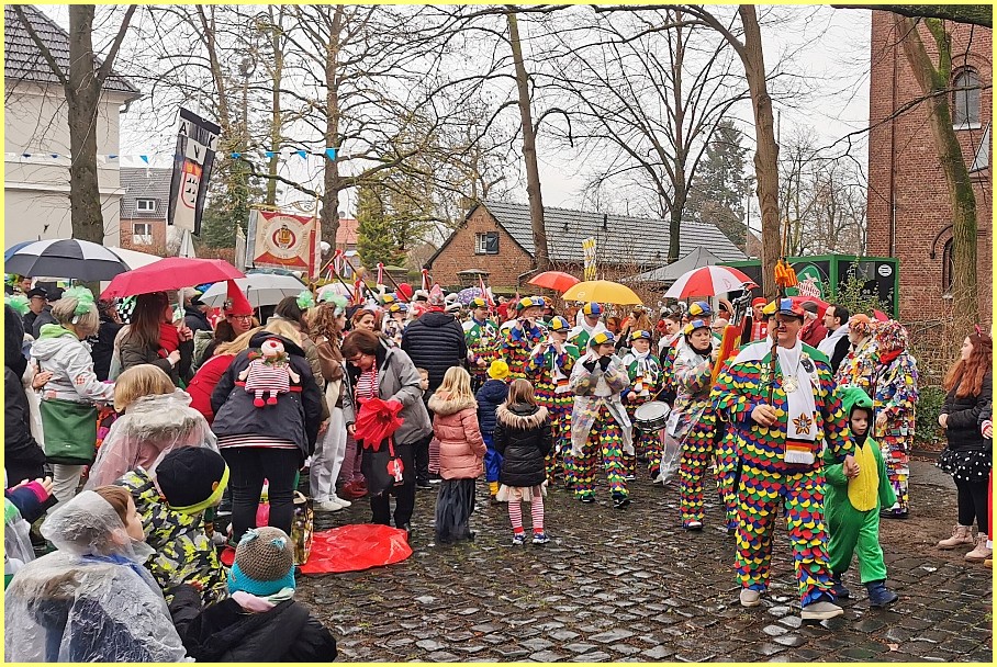 Weiberfastnacht_24_08