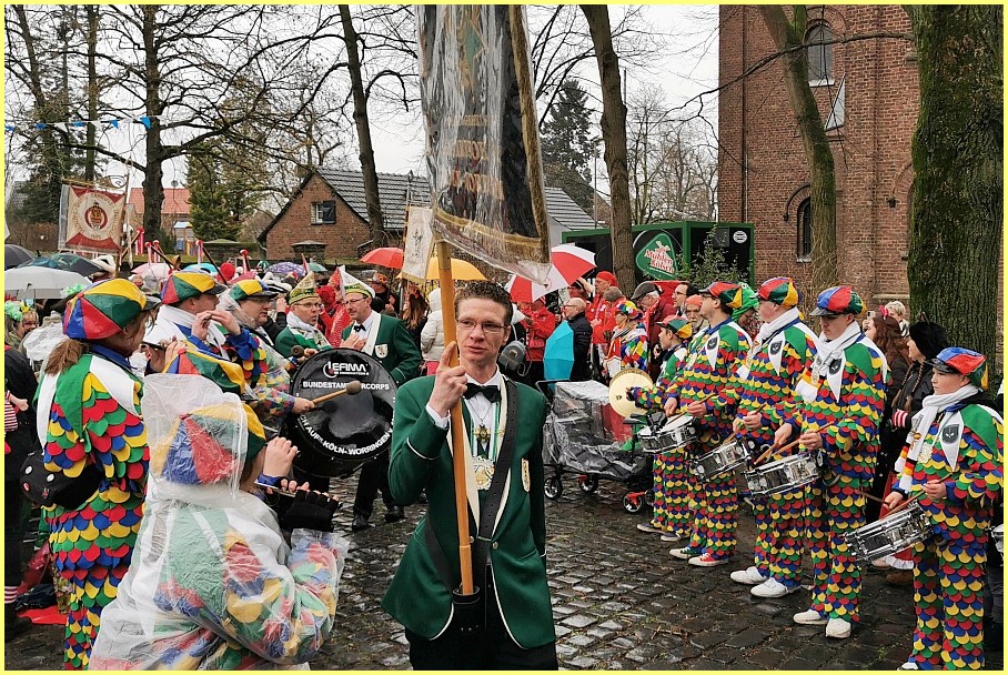 Weiberfastnacht_24_08a