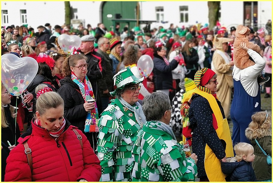 Weiberfastnacht_25_04