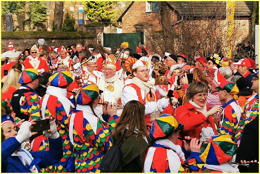 Weiberfastnacht_25_09