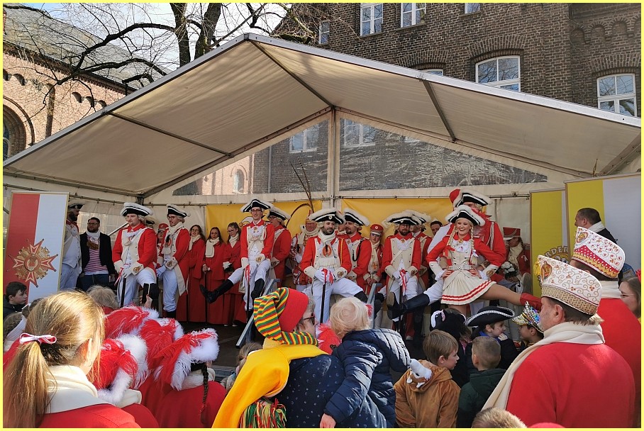 Weiberfastnacht_25_16