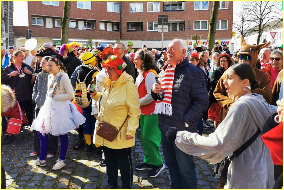 Weiberfastnacht_25_41