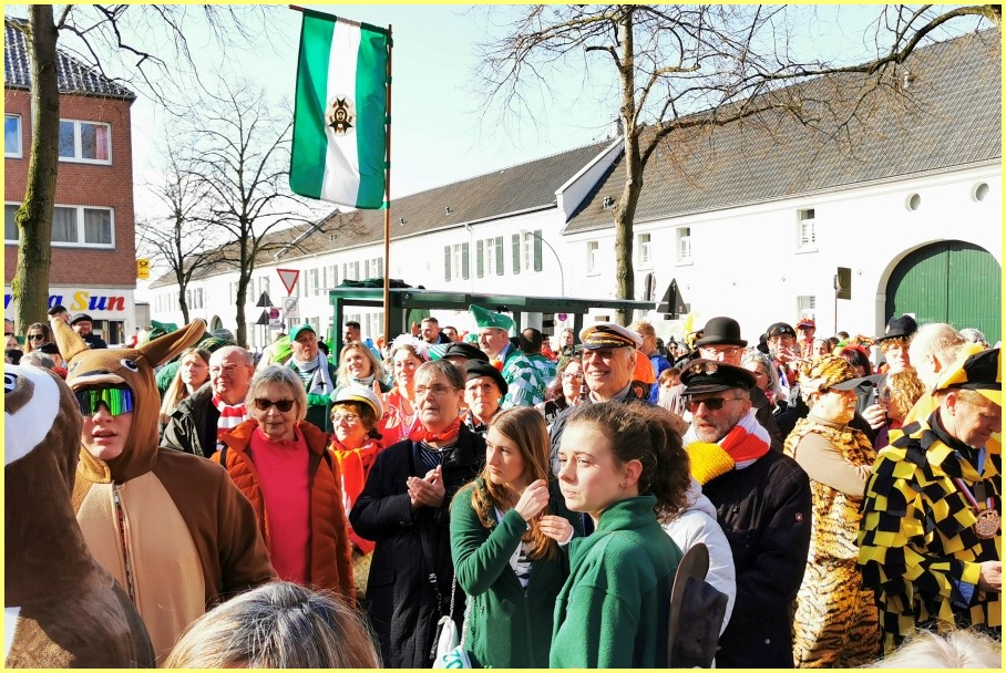 Weiberfastnacht_25_42