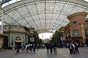 Osaka UP Beverly Hills-Eingang